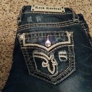 ROCK REVIVAL crop jeans